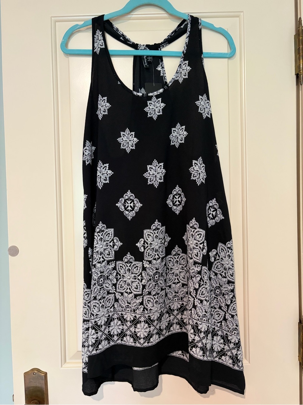 NWT Portocruz Black and White Flowy Knee-Length Dress Size L